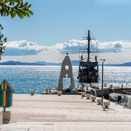 & Ardian-mandi Sarande-albania Saranda